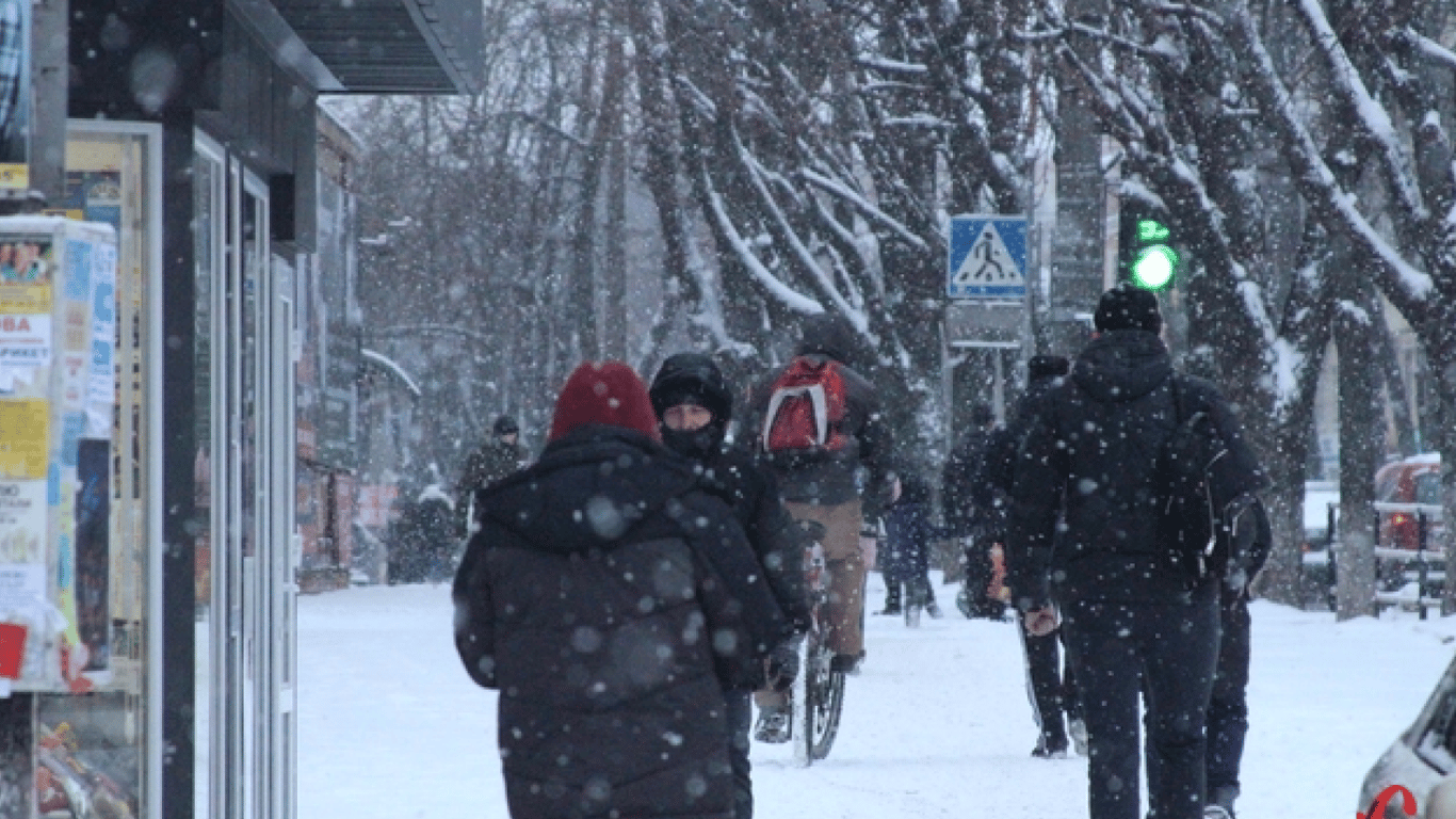 Непогода в Украине — в Хмельницком выпал первый снег