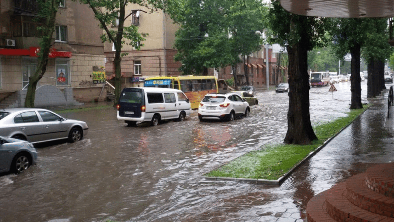 Одесса снова уплыла — последствия ночного дождя на улицах города