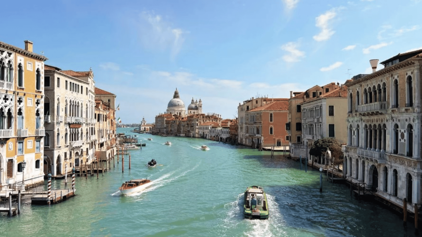 Why you should visit Venice — Tips for tourists