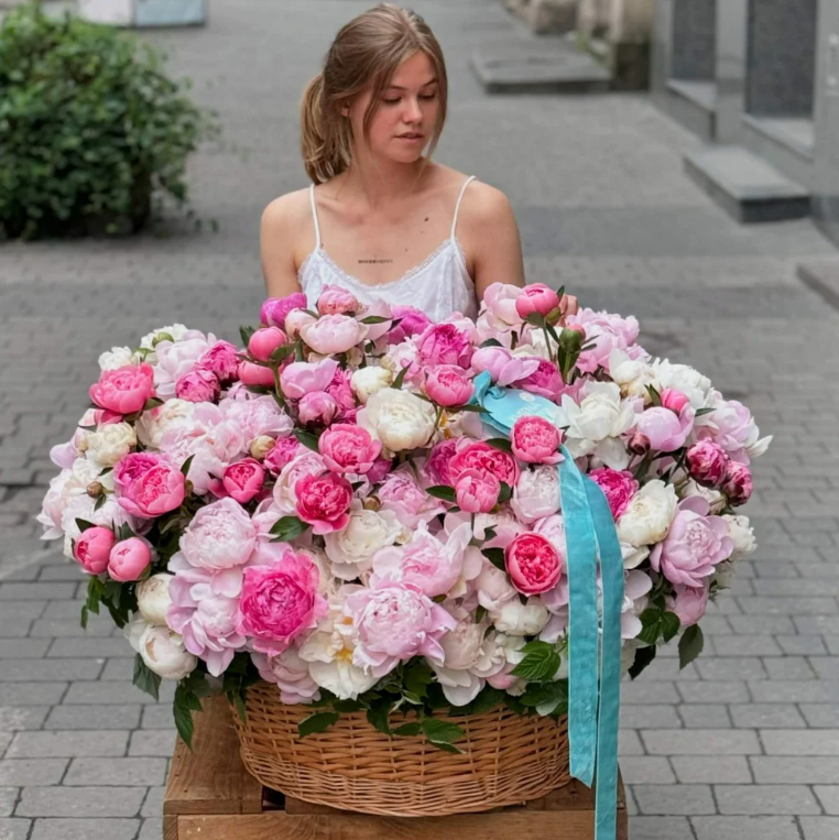 Півонії за 170 тис. грн — що відбувається з цінами на букети - фото 1