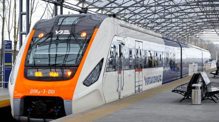 Поезд на остановке поехал без вас — в УЗ объяснили, что делать - 285x160