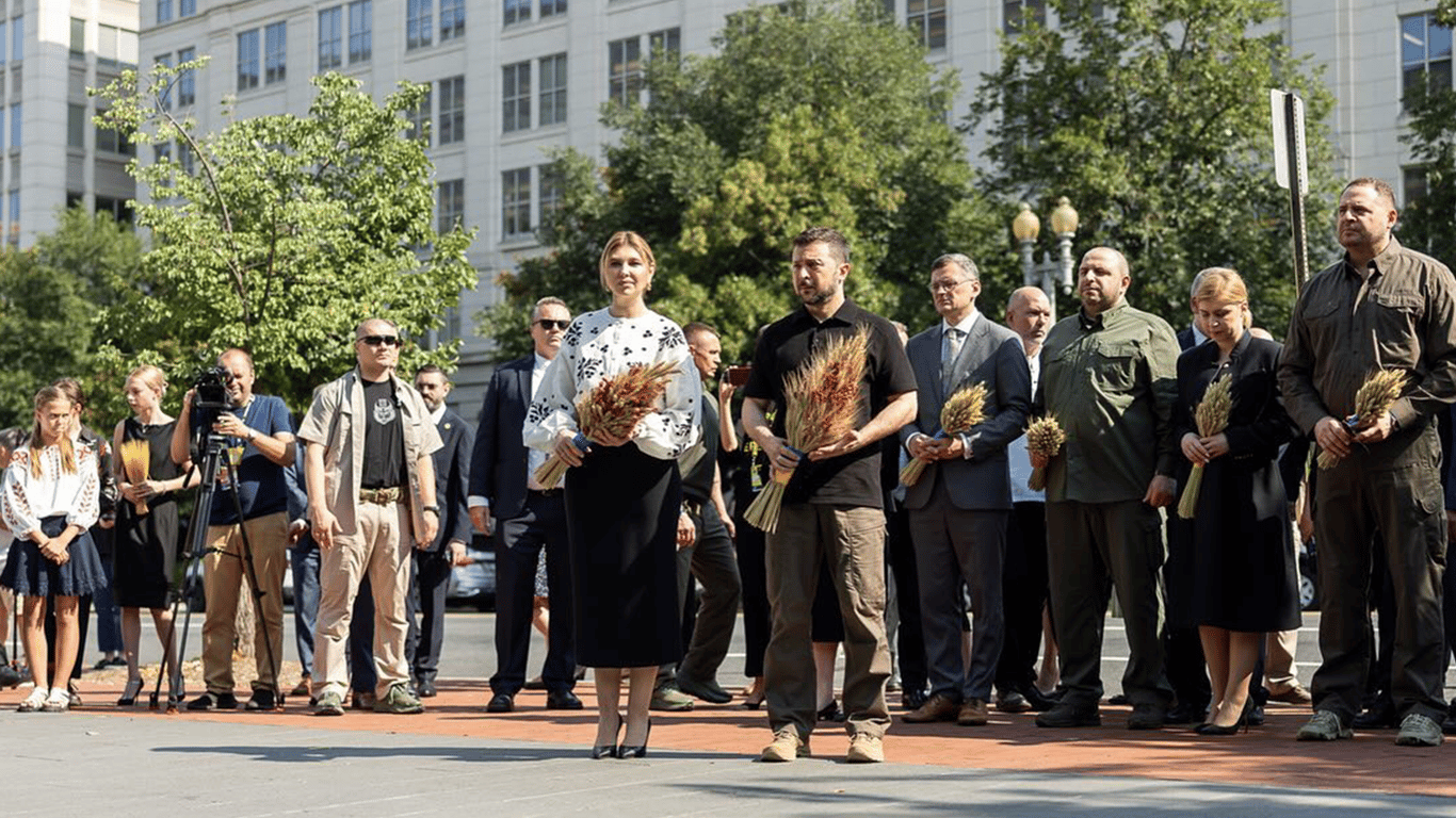 Елена Зеленская надела изысканную рубашку в Вашингтоне.