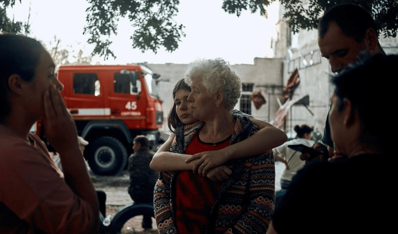 Люди після трагедії у Сергіївці