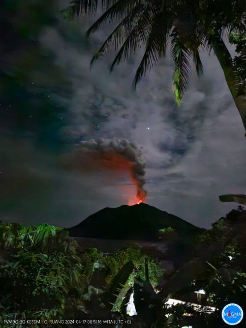 Виверження вулкану Раунг