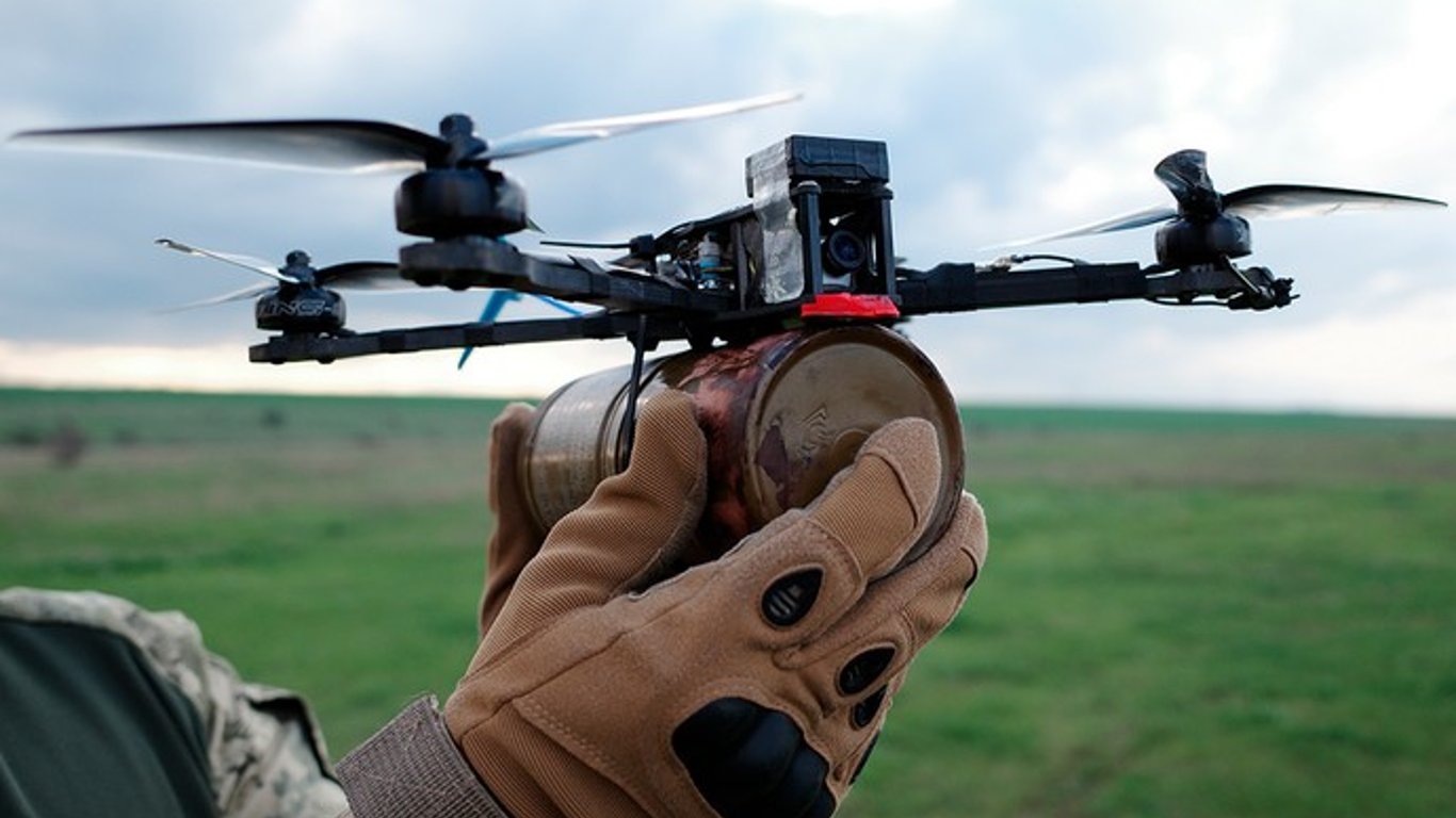 "Азов" застосували перші зразки FPV-дронів, оснащених тепловізійними камерами - відео