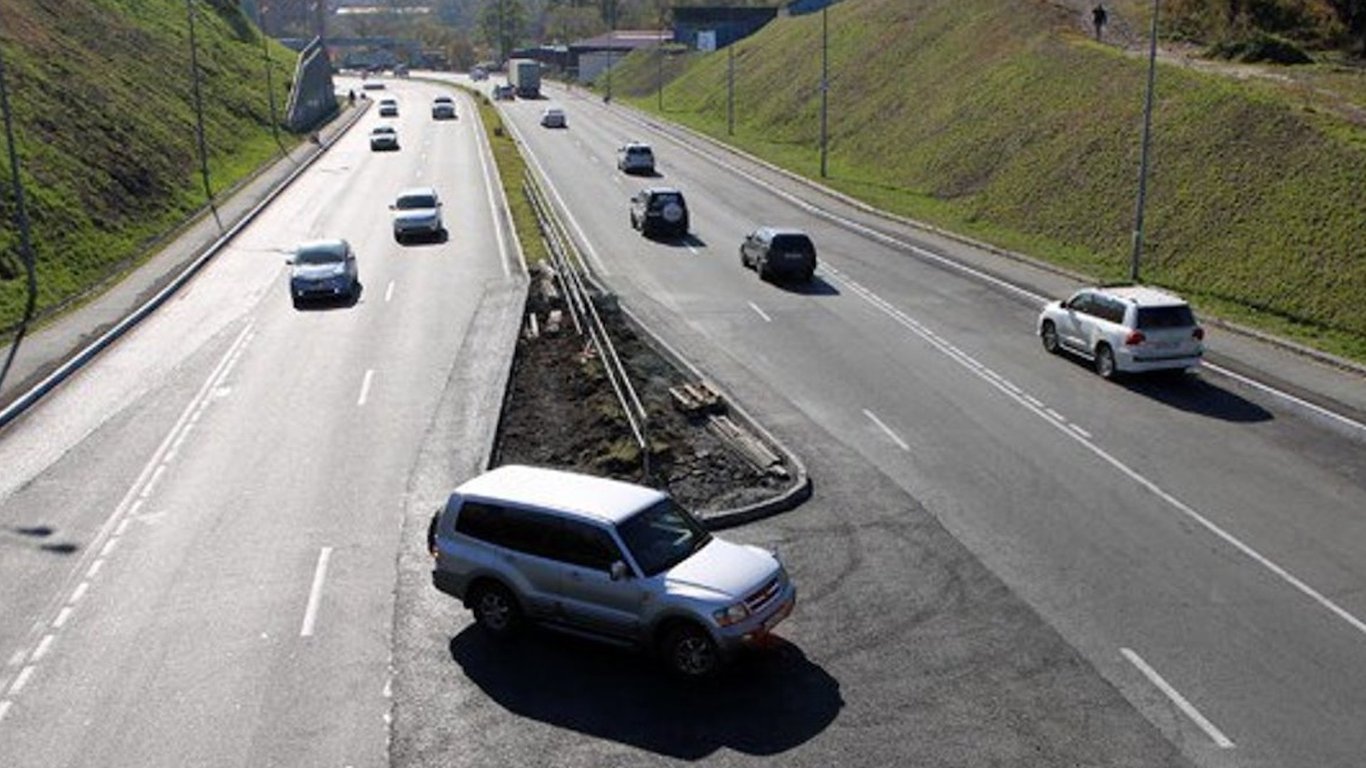 Тест ПДР: чи дозволений розворот водію сірого авто