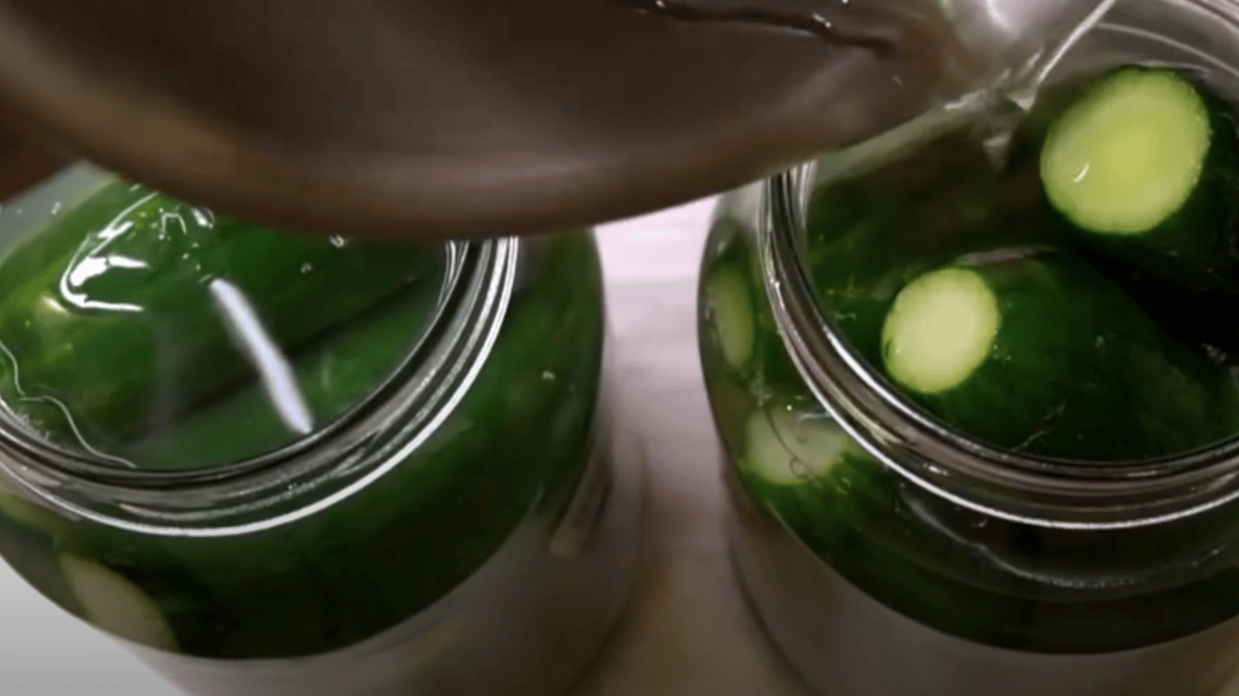 простий рецепт малосольних огірків