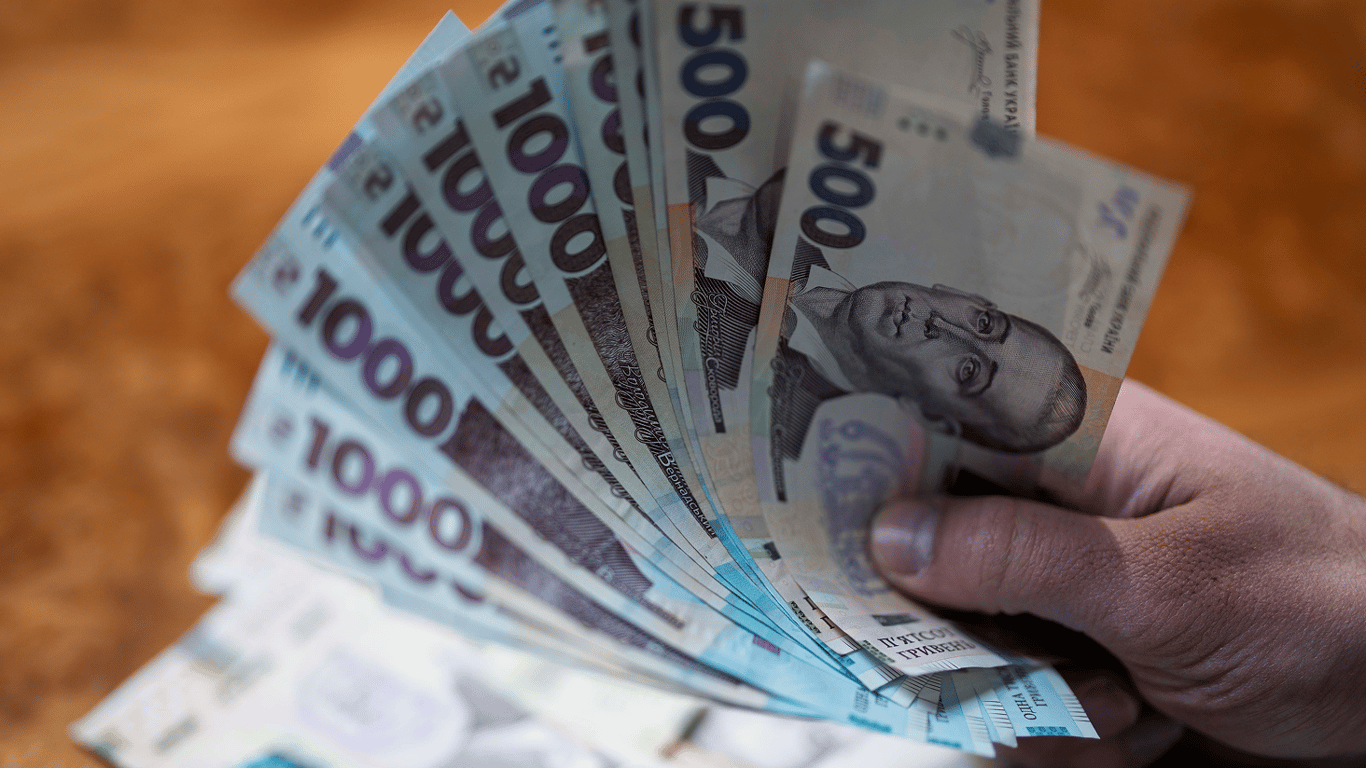 Мінімальна пенсія понад 11 тис. грн: кому підвищили суму у 2026 році