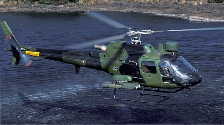 Російський фрегат обстріляв військовий гелікоптер НАТО - 290x166
