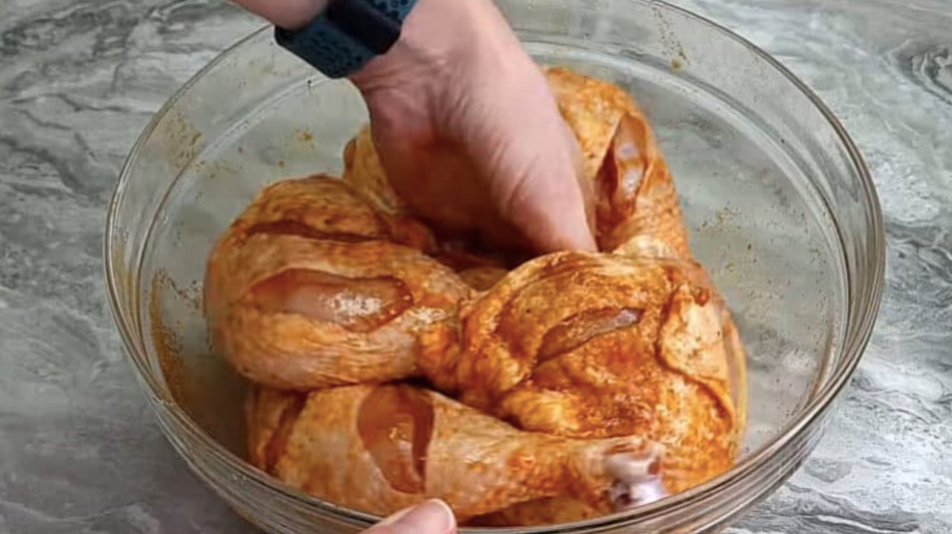 легкий спосіб приготування соковитої курки в духовці