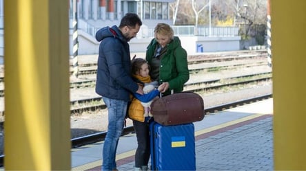 Кому заборонено виїжджати закордон у відпустку — перелік посад - 290x160