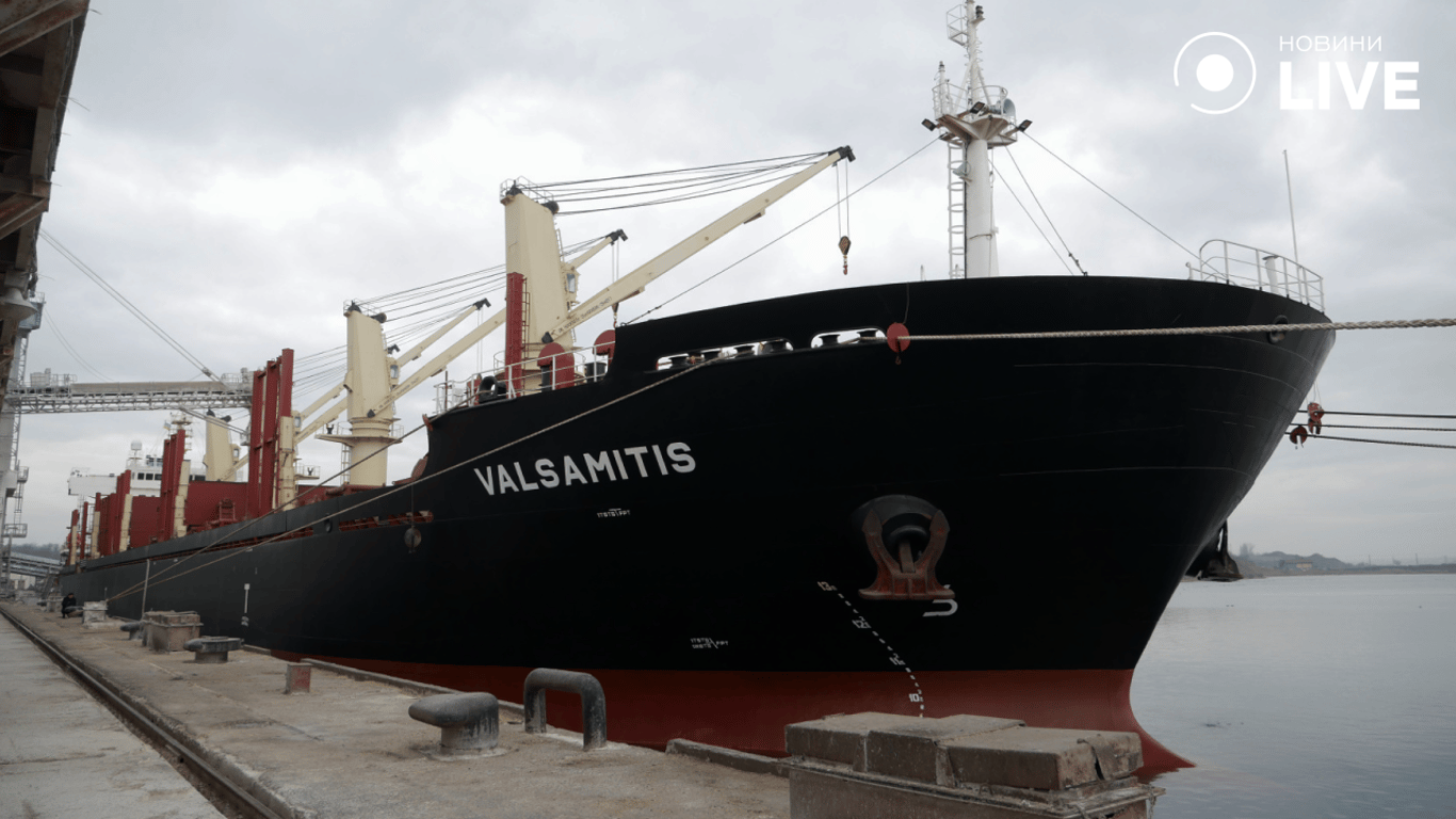 В порту Черноморска загружается 21 судно — что известно об экспорте