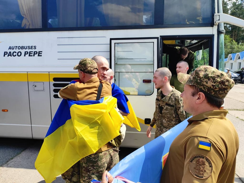 Freed Ukrainian soldiers return to their homeland