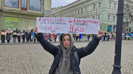 Плен и равнодушие убивают — акция поддержки в центре Одессы - 285x160