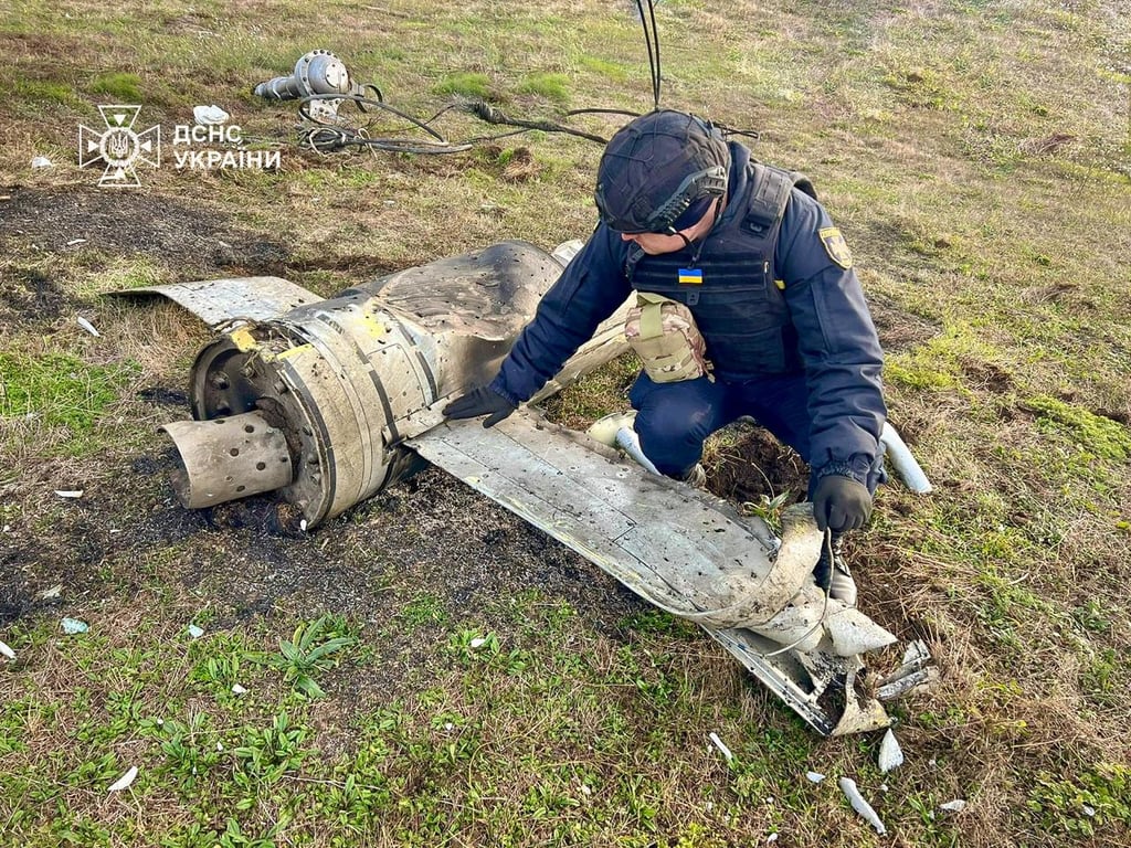 Пошкодження є у 14 регіонах — як ДСНС ліквідовує наслідки атаки - фото 6