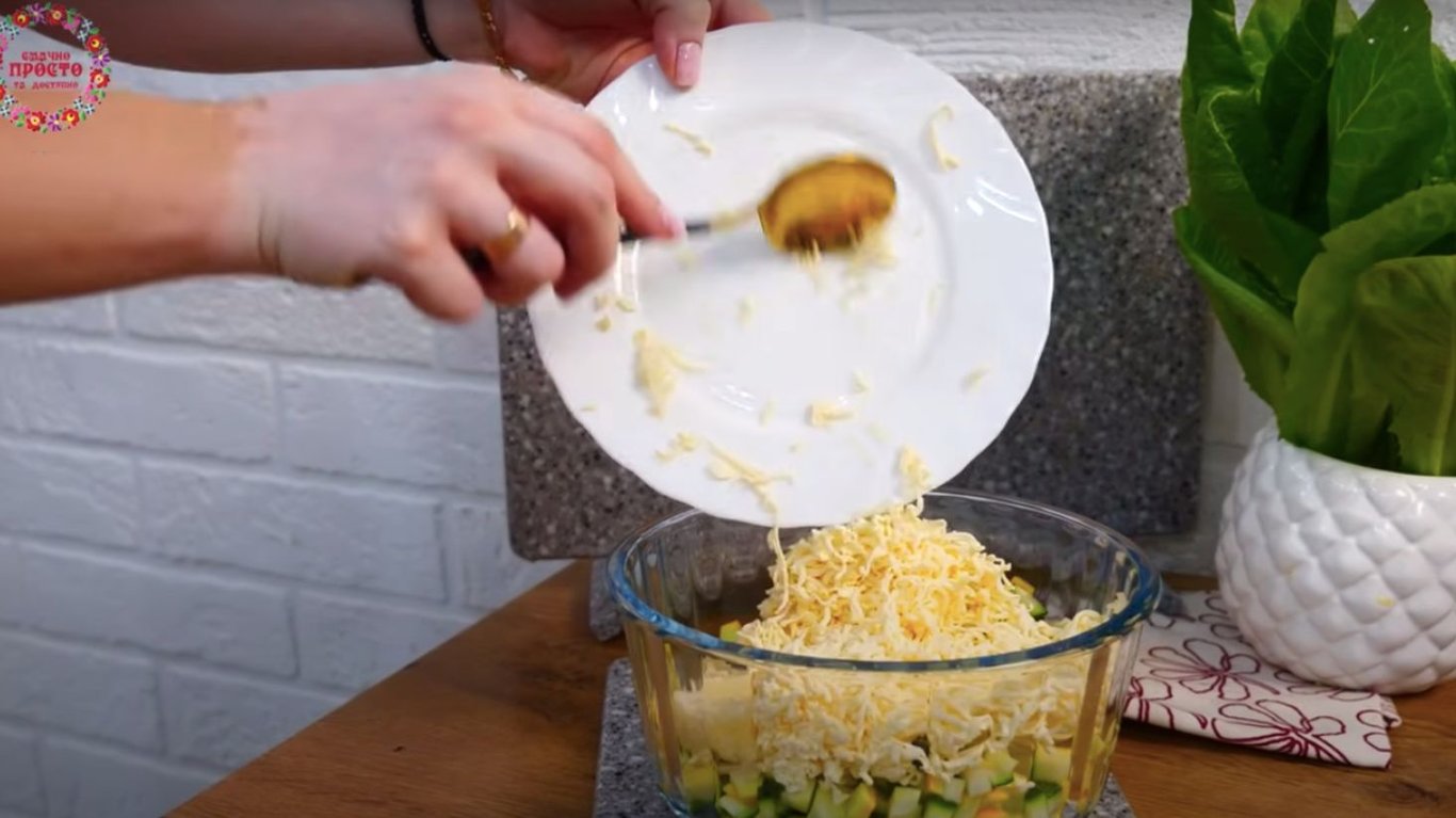 приготовление салата из кабачков и огурцов