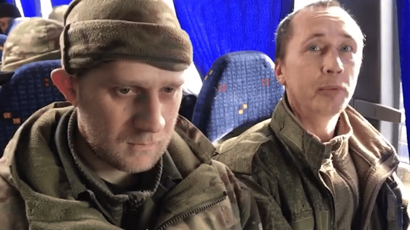 Журналісти показали кадри з обміну російських полонених — що казали загарбники