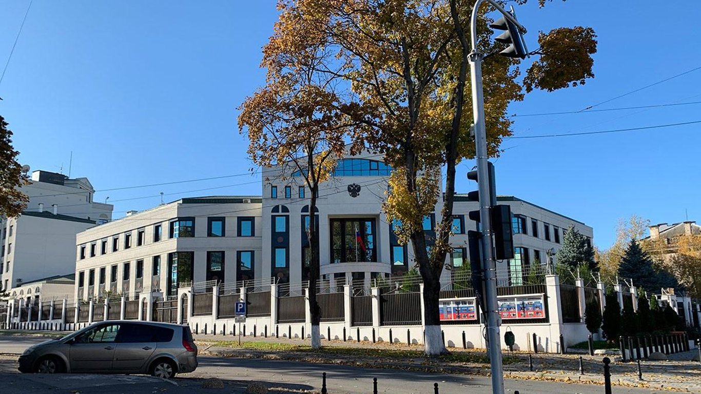 Шпионский скандал в Кишиневе: Молдова высылает десятки российских дипломатов