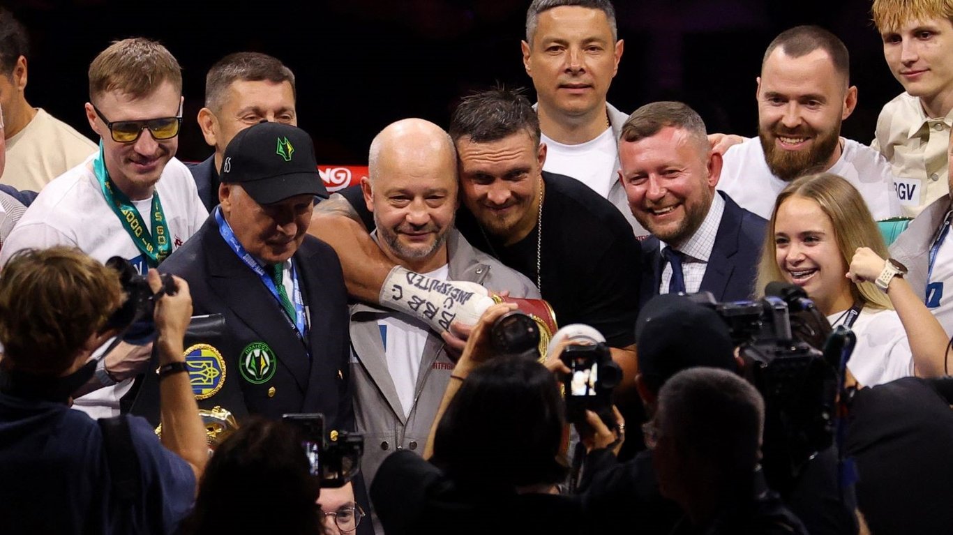 Александр Усик