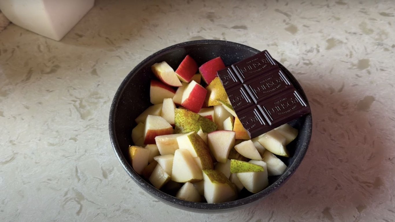 Фрукти та шоколад