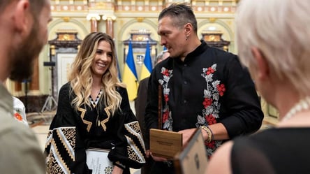 Усик, Подкопаева и другие чемпионы трогательно поздравили Украину - 285x160