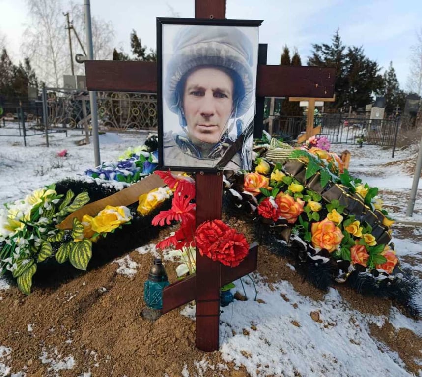 На Одещині невідомі пошкодили могили загиблих захисників - фото 3