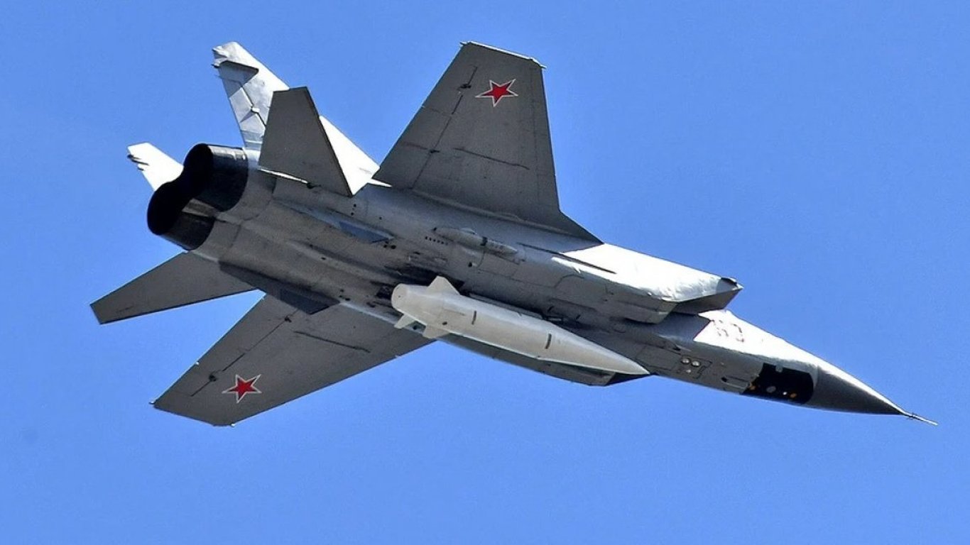 МиГ-31 с "Кинжалами" готовы к патрулированию над Черным морем