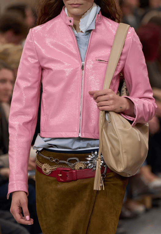 Яскрава шкіряна куртка зігріє в будь-яку погоду