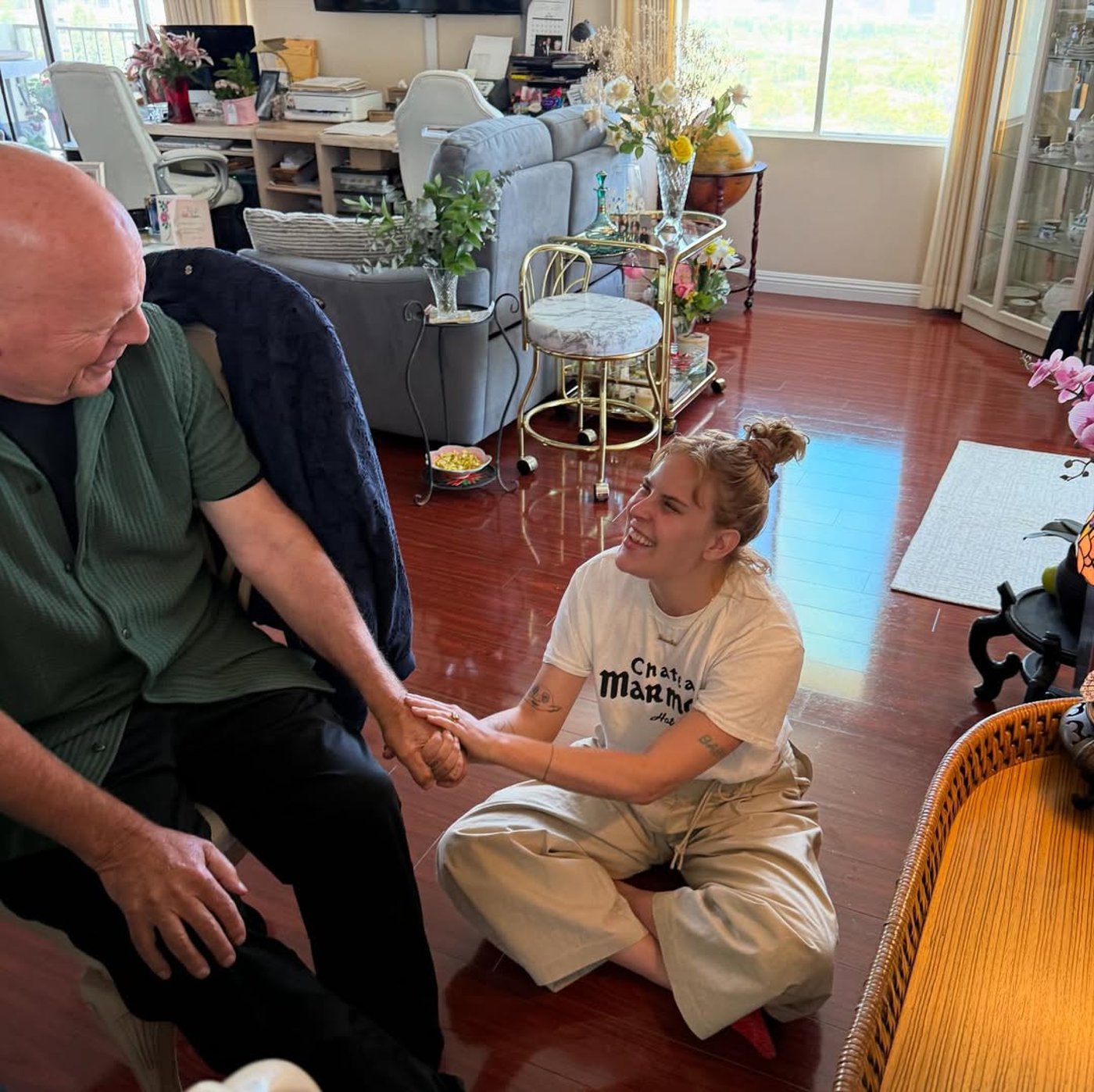 Донька Брюса Вілліса показала кадри з актором - фото