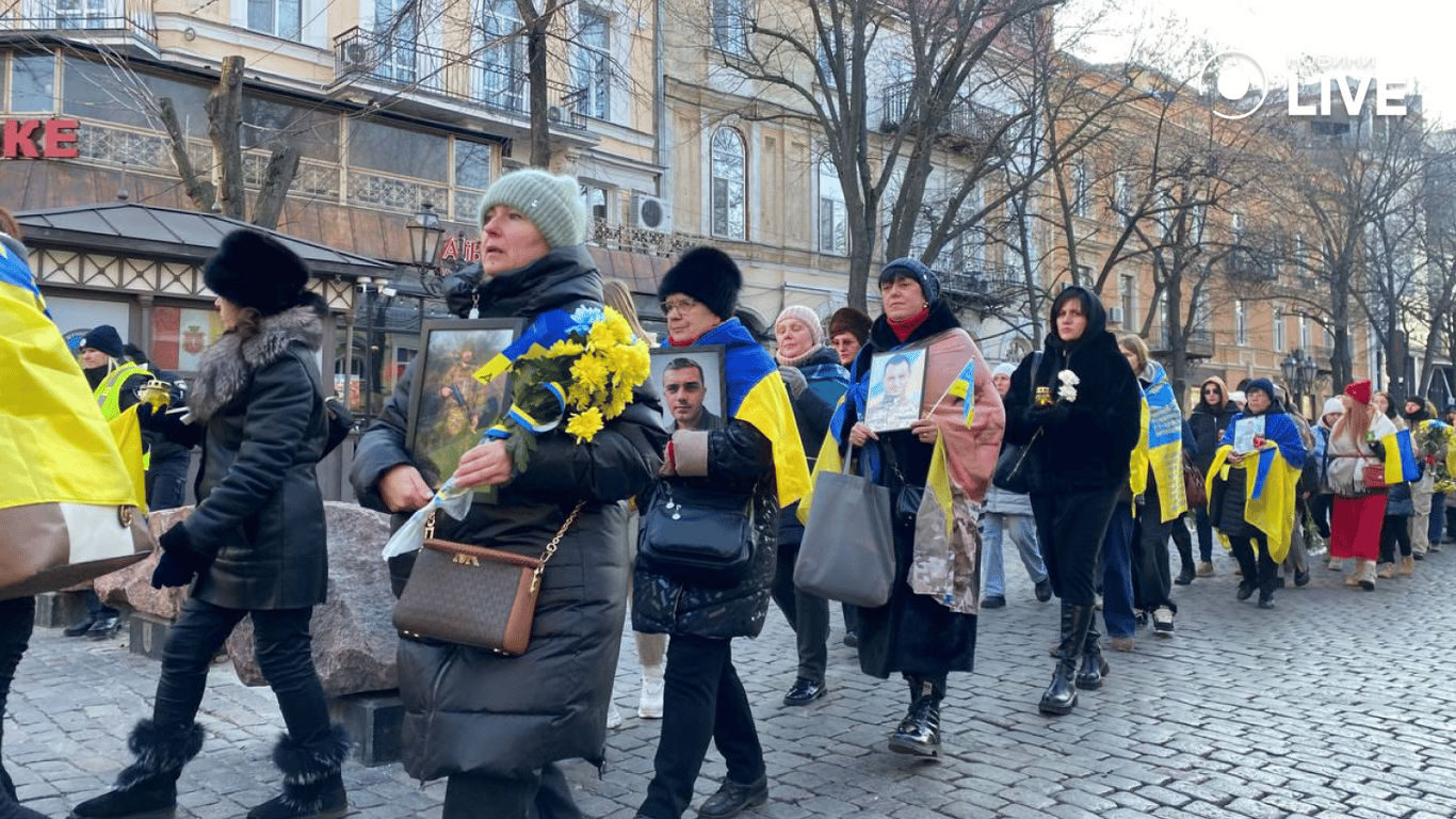 Патріотична хода в центрі Одеси — фоторепортаж - фото 6