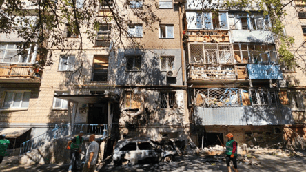 Росіяни атакували центр Херсона — є поранені та руйнування - 285x160