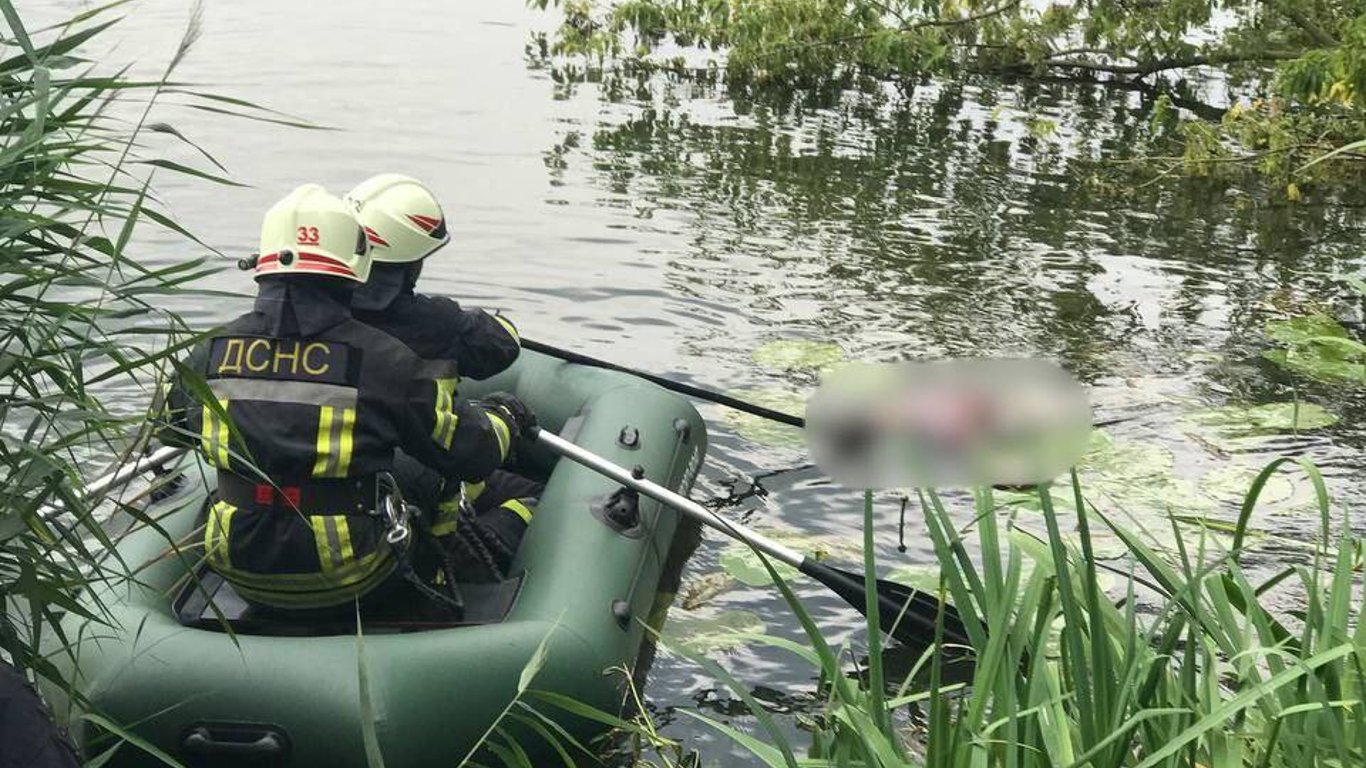 На Київщині виявили тіло чоловіка в озері