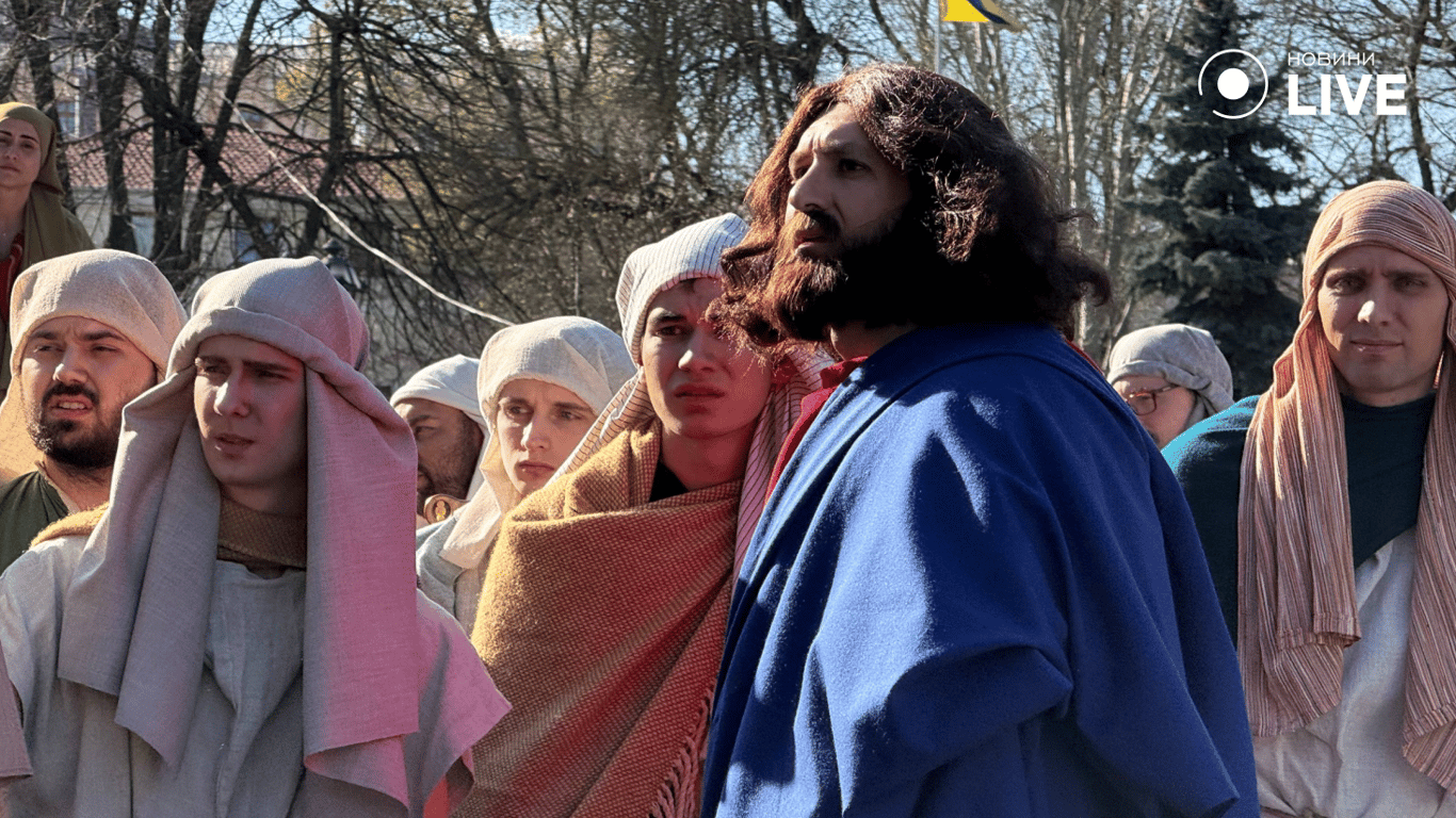 Учасники взаємодіяли з глядачами під час реконструкції