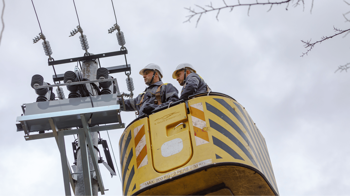 Частина жителів у Києві та області без світла через аварію