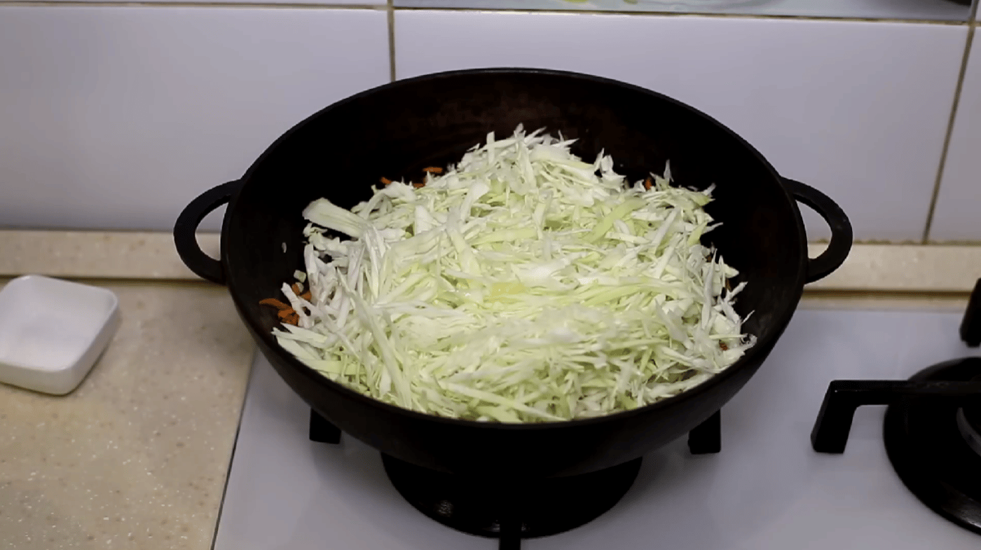 Ліниві пиріжки з капустою - простий рецепт