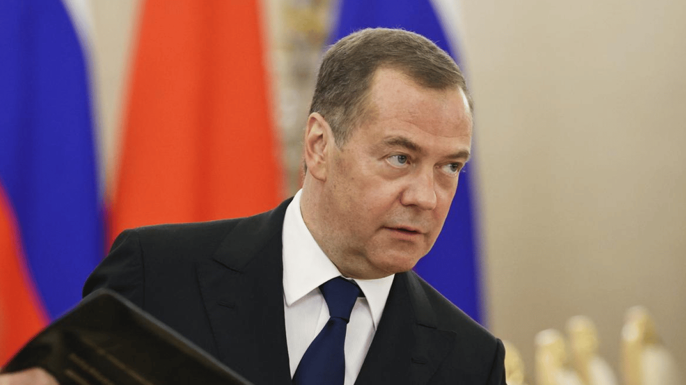 Что стоит за угрозами Медведева — эксперты прокомментировали небылицы путинской элиты