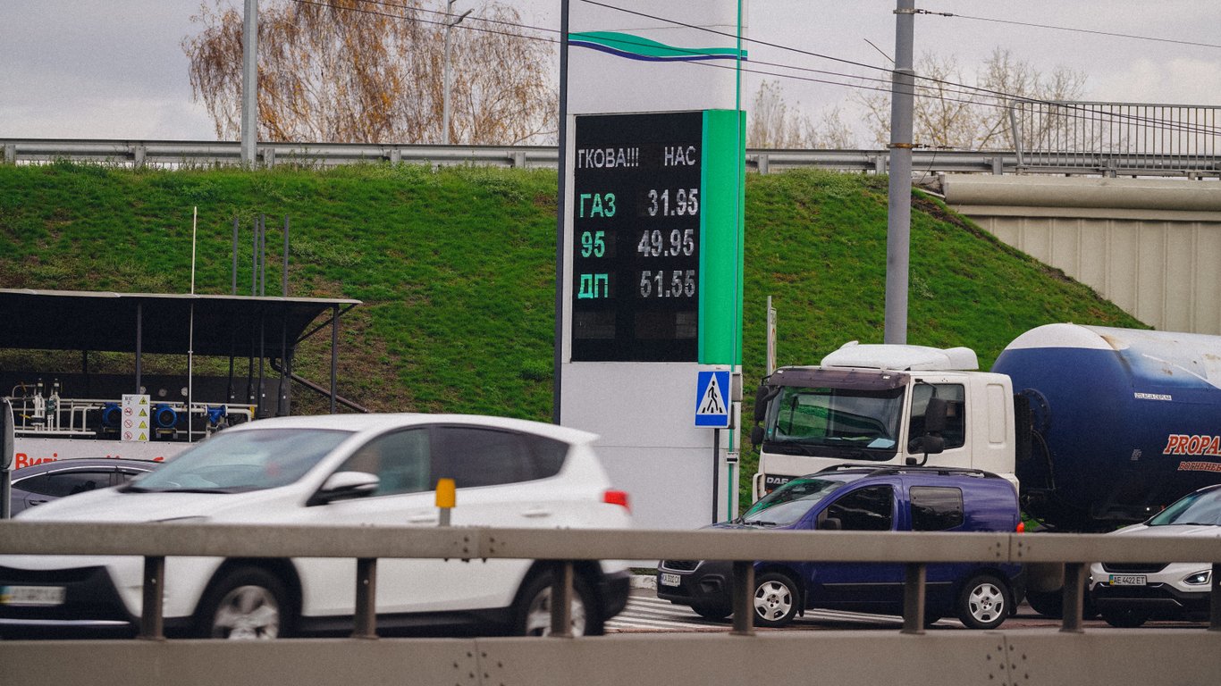 Ціни на пальне 23 листопада — скільки коштують бензин та дизель