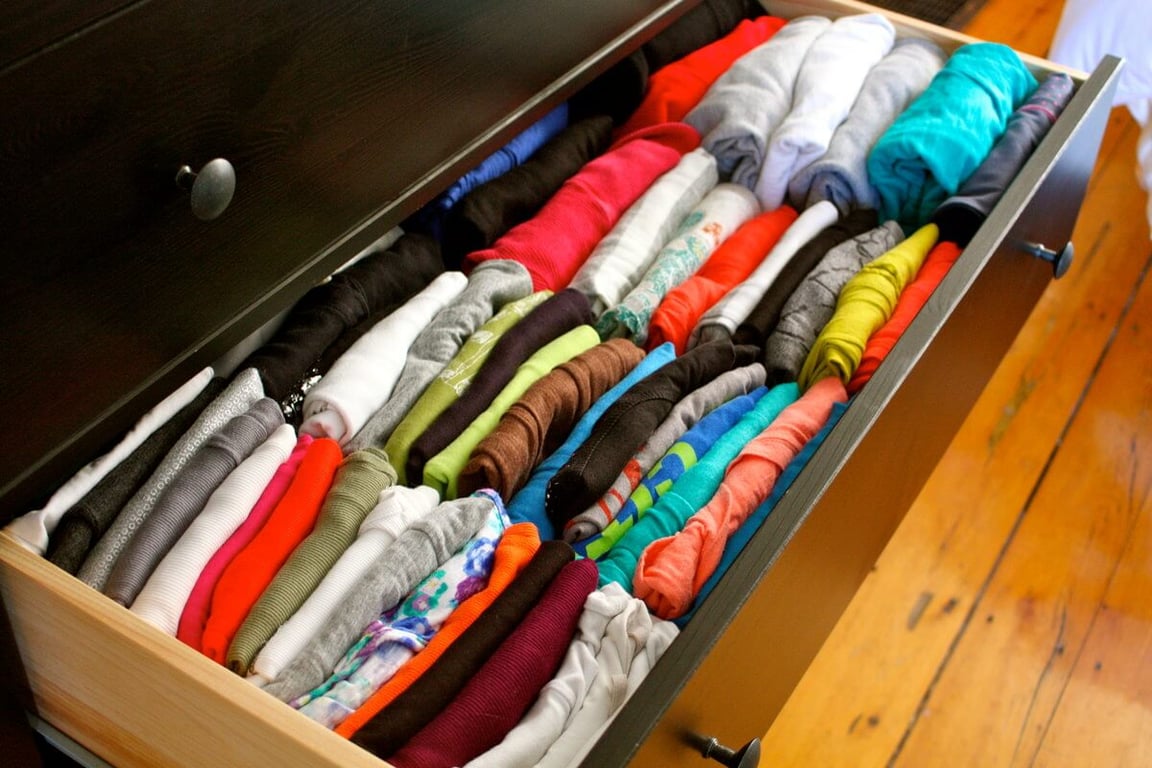 Вертикальне зберігання одягу