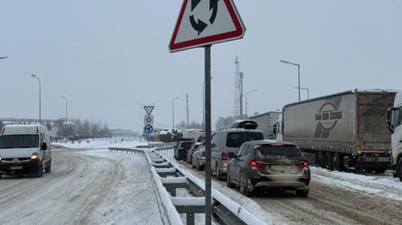 Майже пусті КПП у годину-пік — черги на кордоні України - 285x160