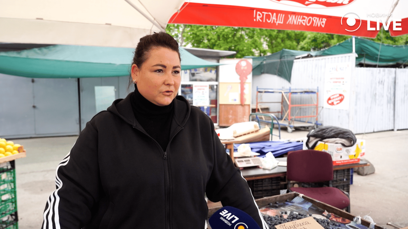 Продавець Майа про асортимент фруктів