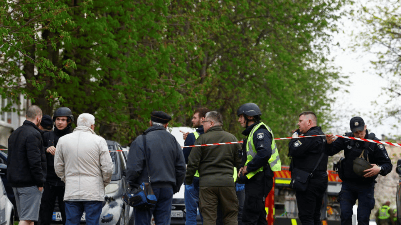Эксперт: полицейские в Киеве должны были нейтрализовать стрелка