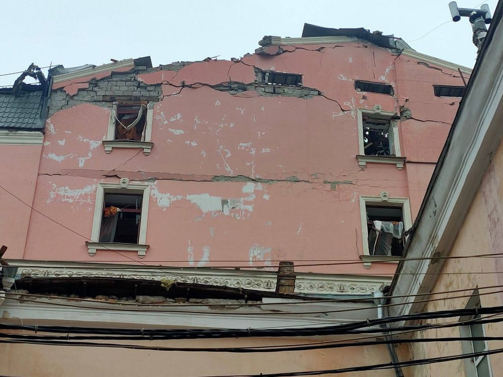 Через російську атаку на Одесу постраждала філармонія (відео) - фото 4