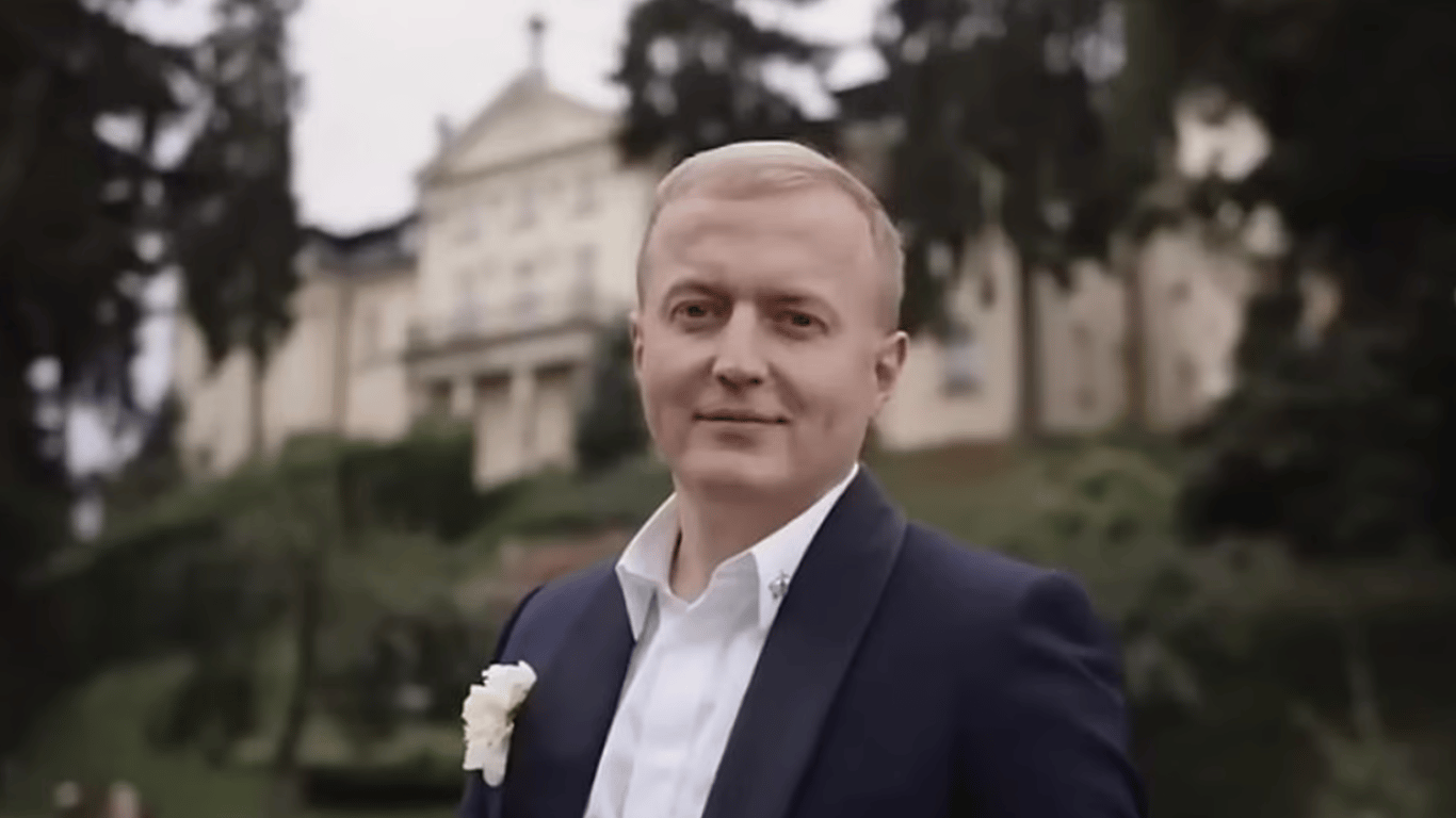 Експрокурора, який відгуляв пишне весілля у Львові, оголосили в розшук