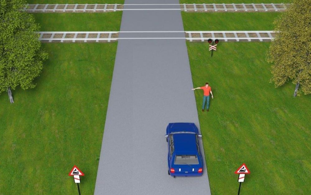 Ситуация на переезде — разрешено ли водителю остановиться в этом месте - фото 1