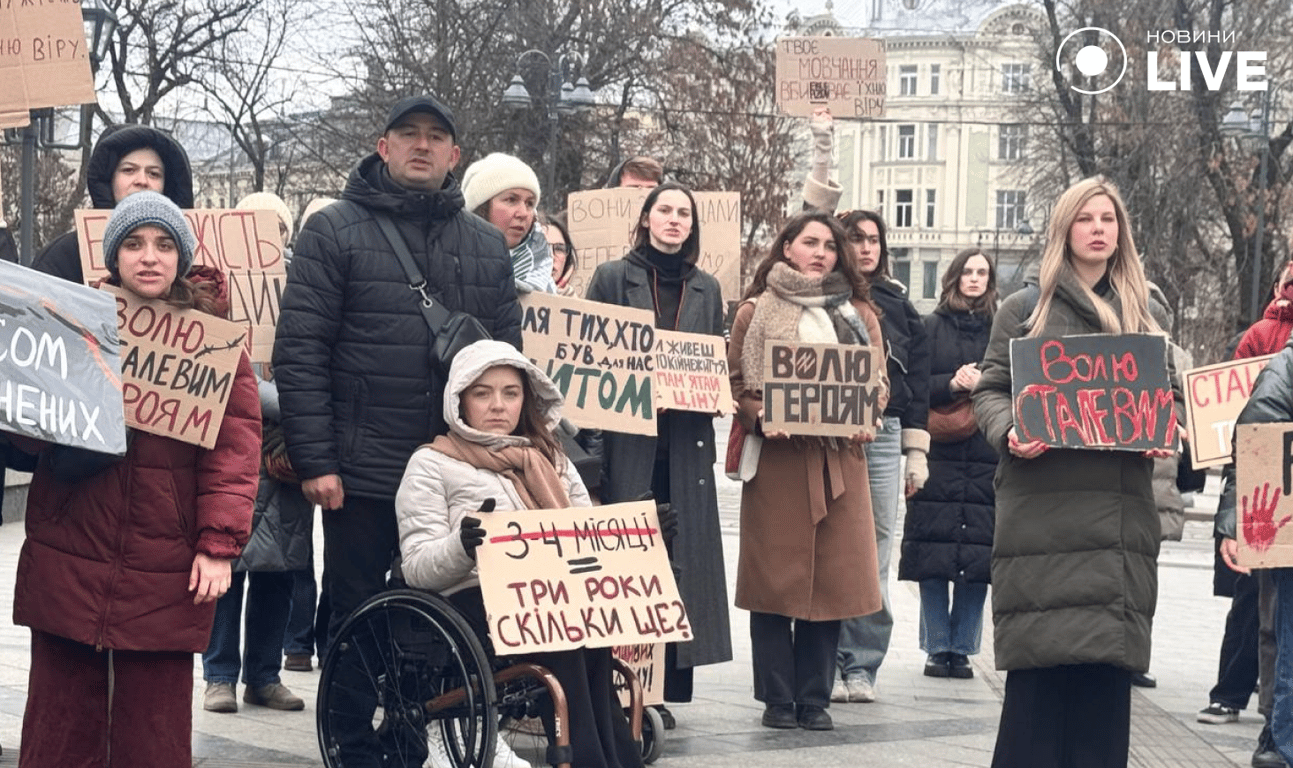 FreeAzov у Львові: фото з акції на підтримку героїв