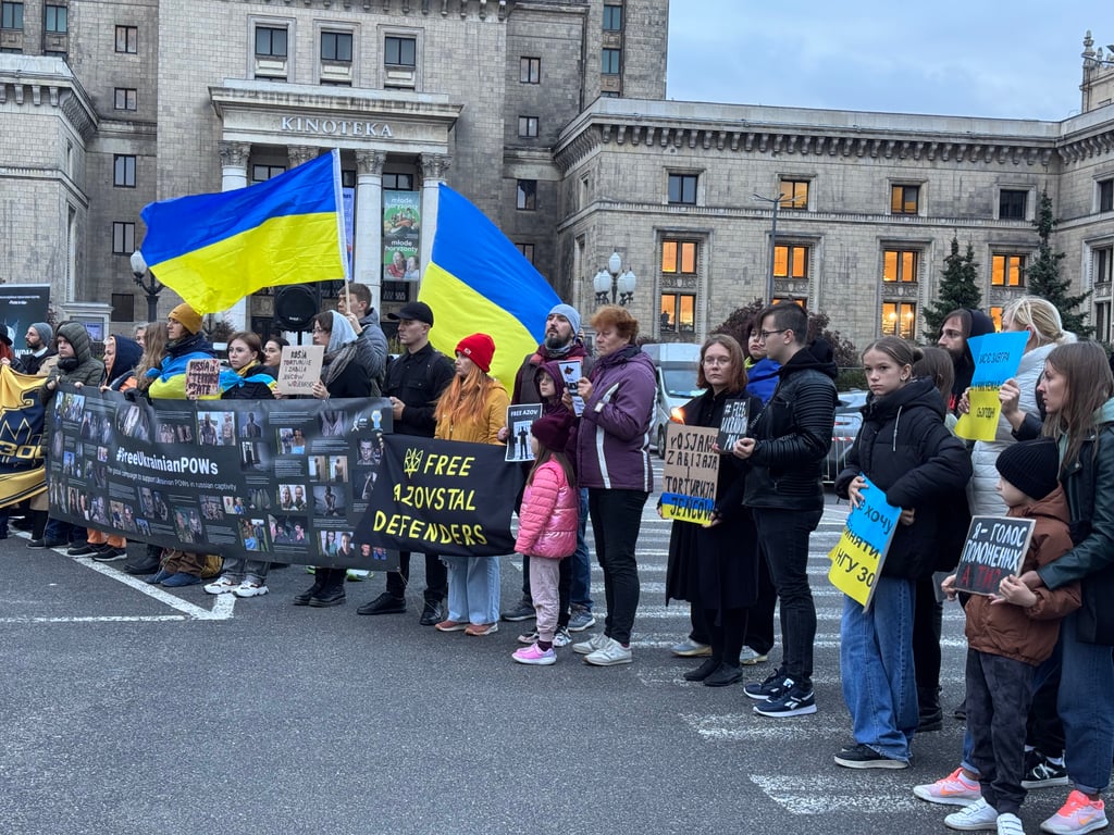 В Варшаве прошла акция в поддержку военнопленных — фото - фото 5