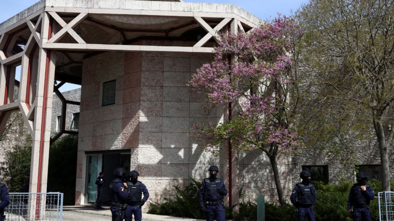 В Португалии мужчина с ножом ворвался в исламский центр, есть погибшие