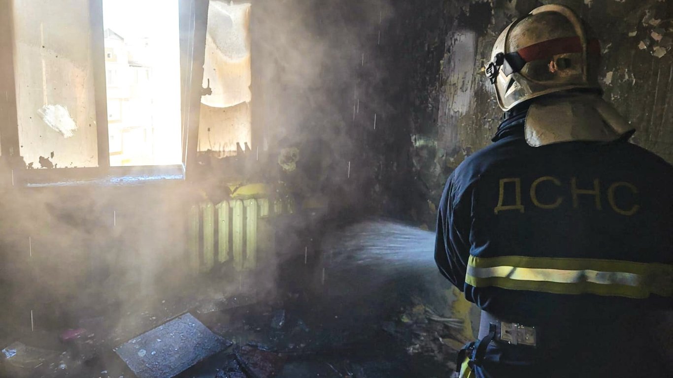 На Київщині врятували двох дітей із квартири, в якій виникла пожежа