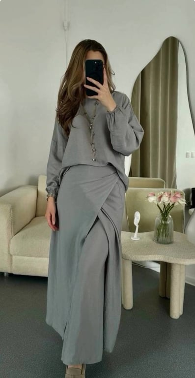 Cпідниця в поєднанні зі штанами буде мати оригінальний вигляд