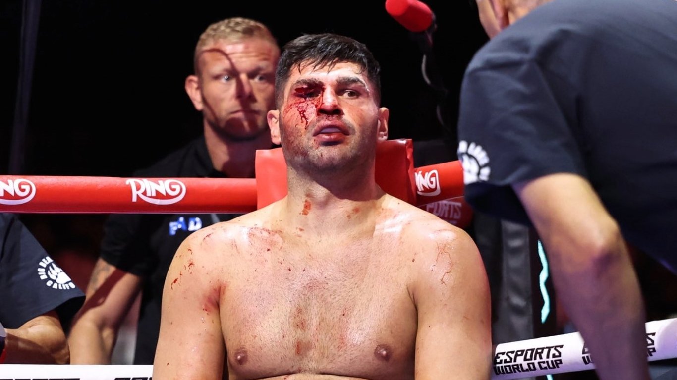 Филипп Хргович – Дэвид Аделейе